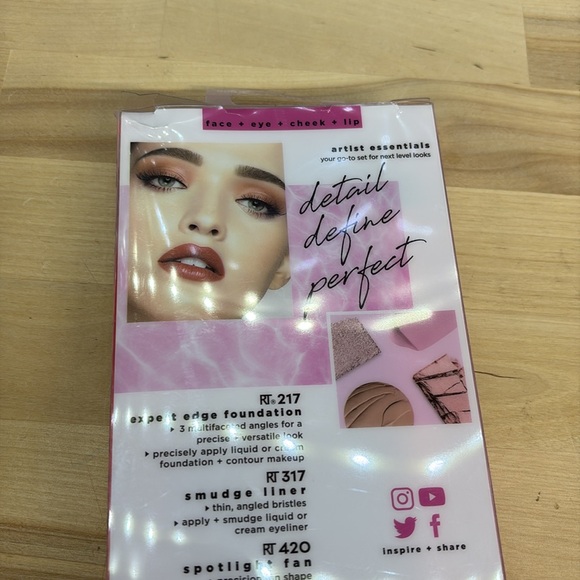 Brand New Real Techniques Artist Make Up Brushes - Picture 5 of 6